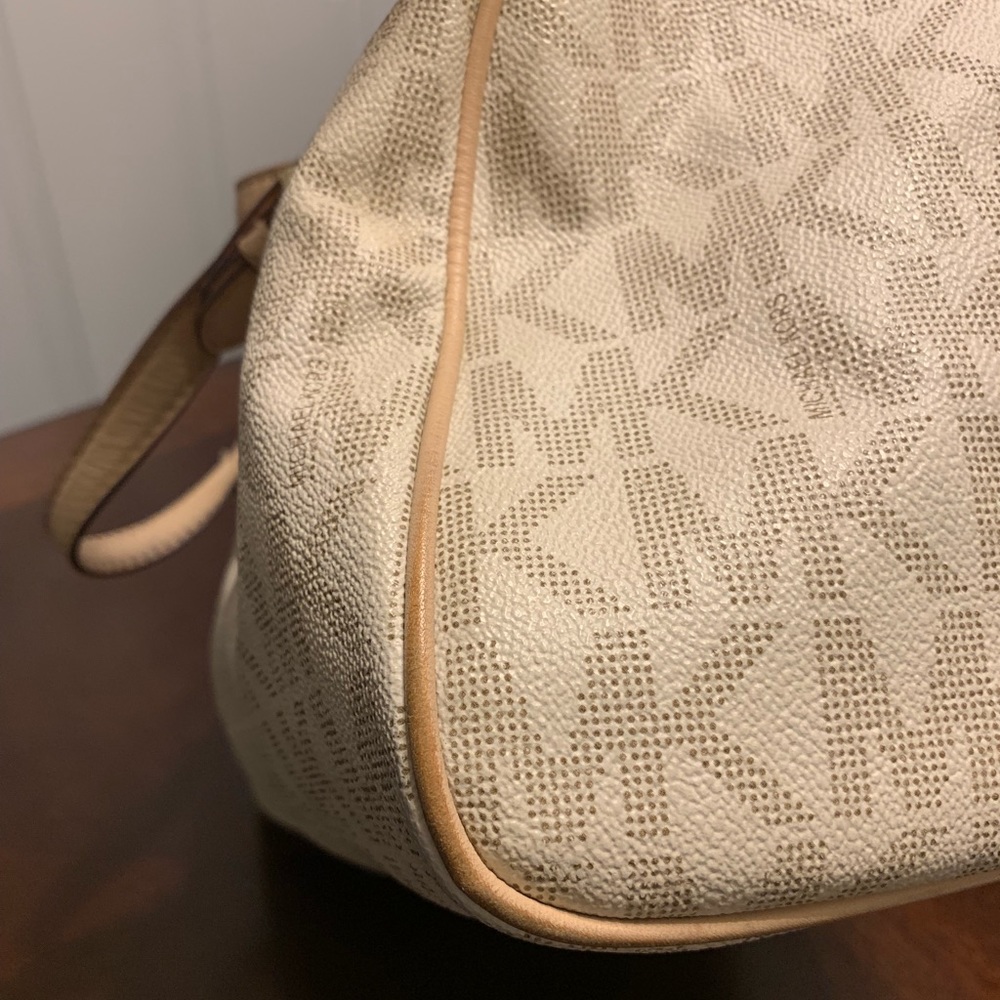 Michael Kors large vanilla Grayson purse - Picture 8 of 8